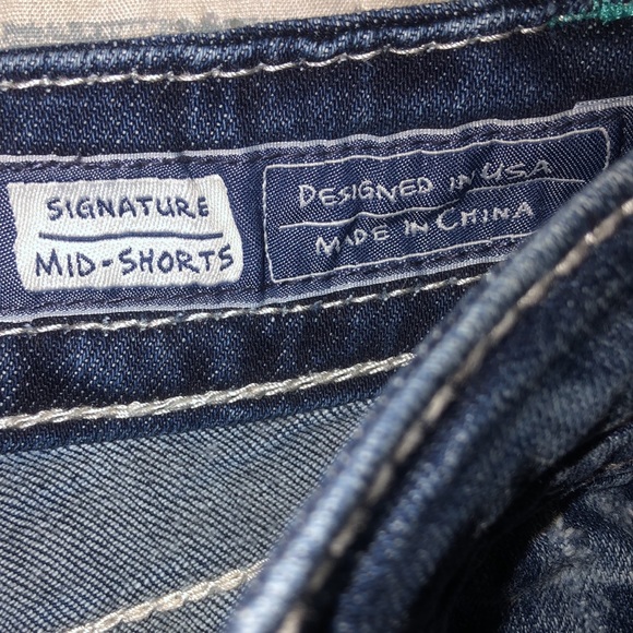 Miss Me Jean Signature Mid-Shorts - Picture 6 of 13